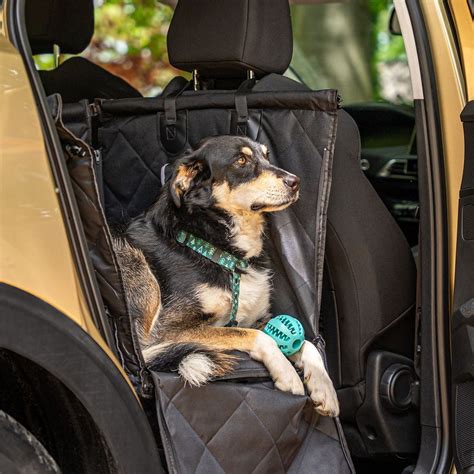 Interiér auta s vybavením pre psa