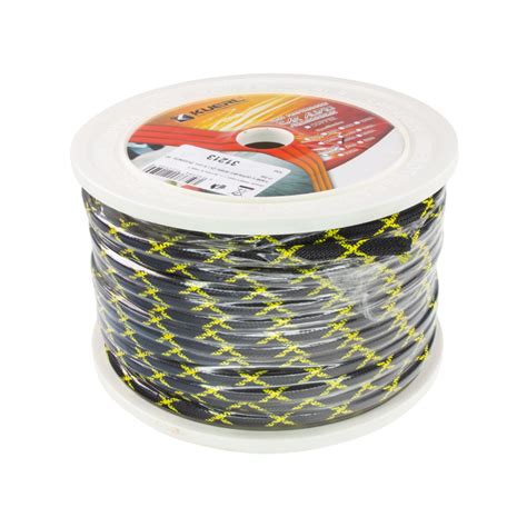 Pes v ochrannom golieri (e-collar)