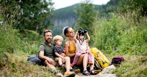 Rodina s Pyrenejským horským psom