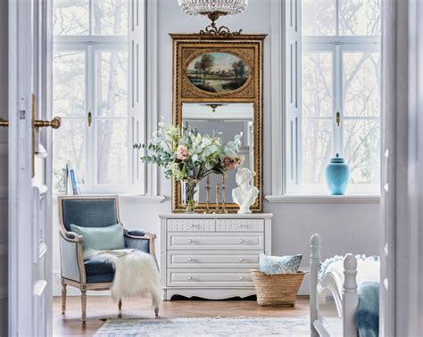 Šteniatko Bloodhounda v interiéri