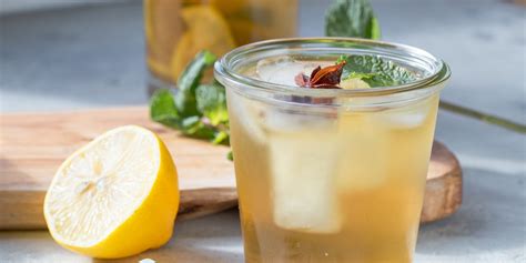 Pes lapajúci po dychu v horúcom počasí