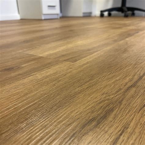 Vinylová podlaha s textúrou dreva