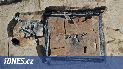 Archeologický nález sošky psa podobného stredoázijskému ovčiakovi