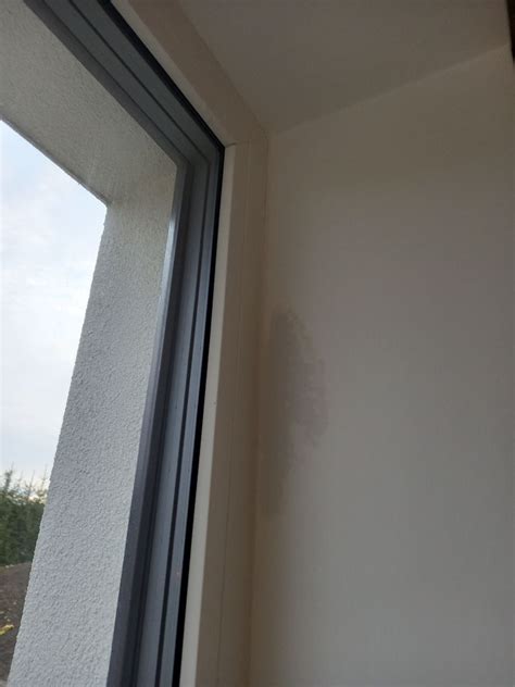 mačacie útočisko pri okne