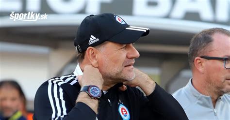 Pes s dlhým nosom v hre