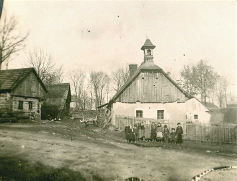 Historická fotografie slovenského pastevce se stádem a čuvači