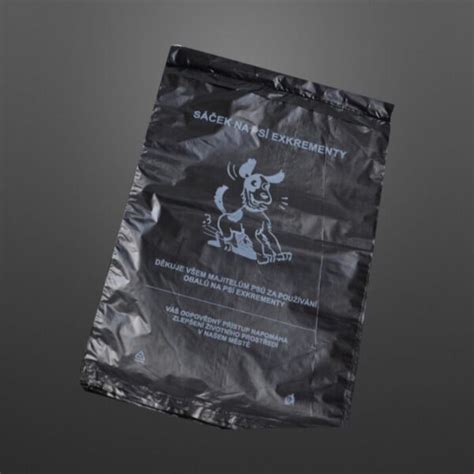 Ilustrácia správneho použitia vrecka na psie exkrementy