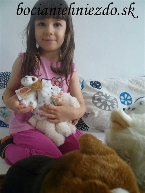 rôzne druhy plyšových psíkov