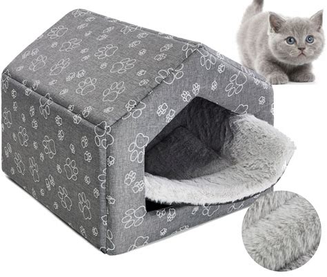 Ilustrácia bezpečného prostredia pre mačku: pelech, misky, škrabadlo.