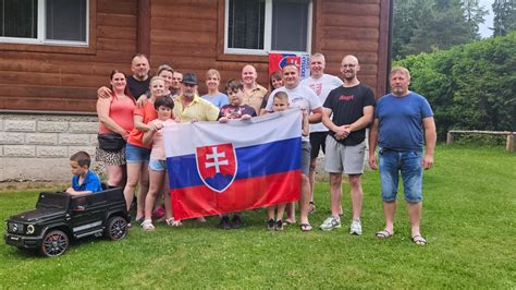 Rodina s nemeckým ovčiakom pri športových aktivitách