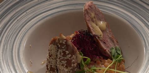 Obrázok psa, ktorý odmieta jedlo zo zeme