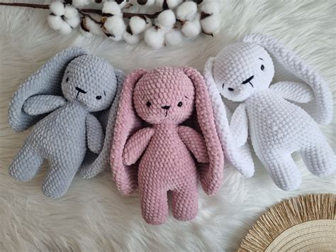 Detail hlavy bloodhounda s vráskami a dlhými ušami