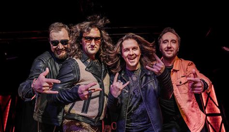 rocková kapela na pódiu