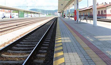 Schéma: Prevádzka motorového vozidla a vznik škody na železničnej trase