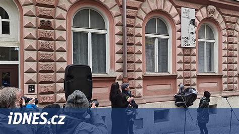 Fotografia Miroslava Horníčka na divadelnom doskách s jeho nezameniteľným výrazom