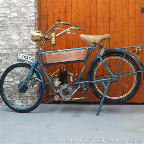 Obrázok: Holt Model 1909 a ďalšie predchodné modely