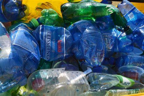 Infografika: ECO-FRIENDLY výplň z recyklovaných PET fliaš, bezpečné pre deti