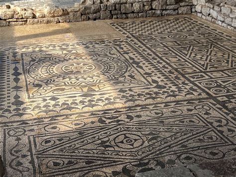 Staroveké rímske mozaiky s psami