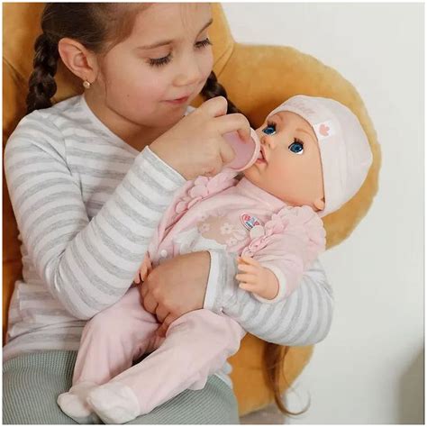 Baby Annabell a Baby Born vedľa seba s doplnkami