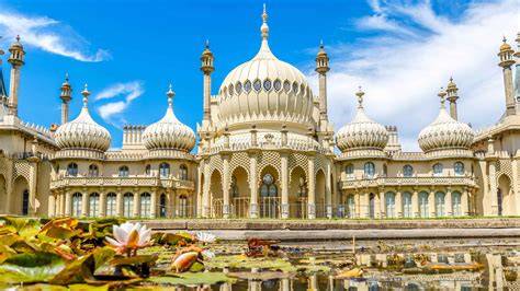 Infografika: Najvýznamnejšie atraktivity Brightonu (Royal Pavilion, Brighton Pier, Sea Life Centre, pláž a promenáda)
