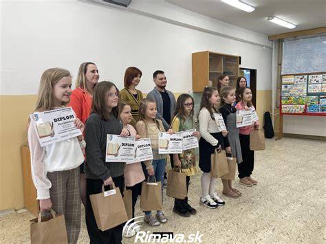 Obrázok: Rozprávkový svet psov a mačiek v mestečku