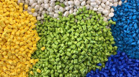 Porovnanie materiálov vykrajovačiek: nerez, PLA plast, bioplast