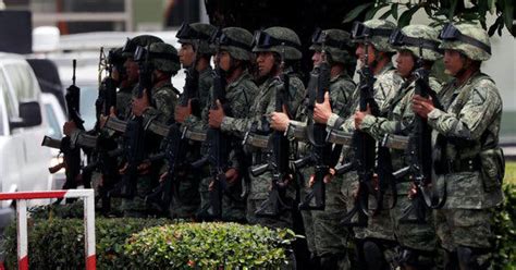 Mexickí vojaci na hranici