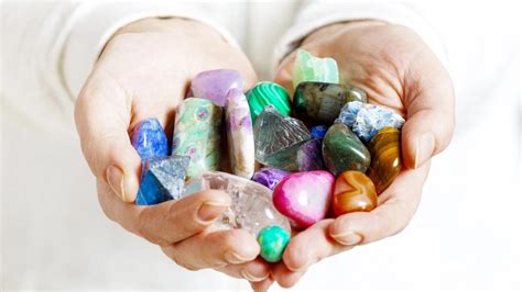 Ilustrácia rôznych ochranných kameňov