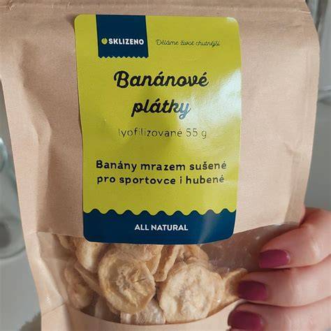 Banán na plátky a sušené banánové plátky ako ukážka bezpečných maškŕt