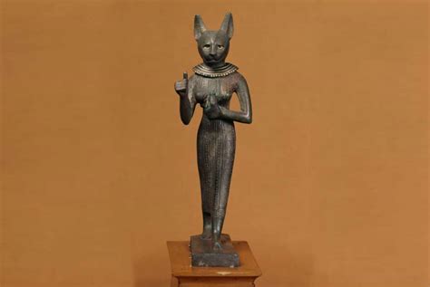 Socha Bastet v domácnosti ako modla rodinného kruhu