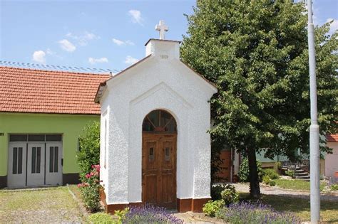 Gréckokatolícky filiálny chrám Najsvätejšej Trojice a kaplnka sv. Jána Nepomuckého