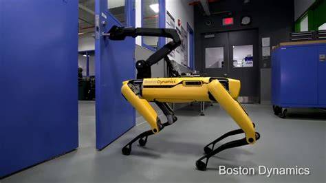 SpotMini od Boston Dynamics na ukážke autonómneho pohybu