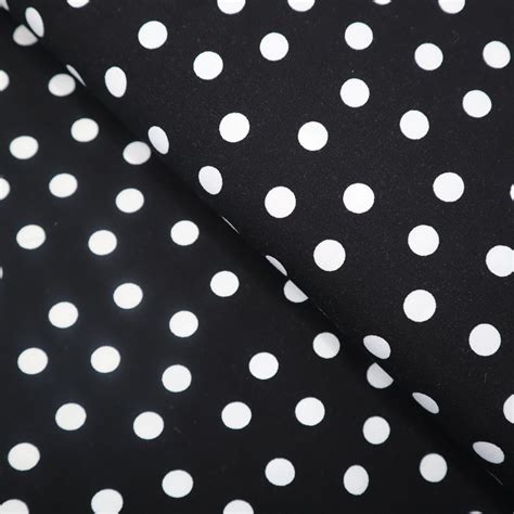 štruktúra čiernej bodky v póre