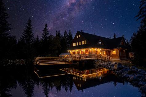 Športujúci husky pri jazere