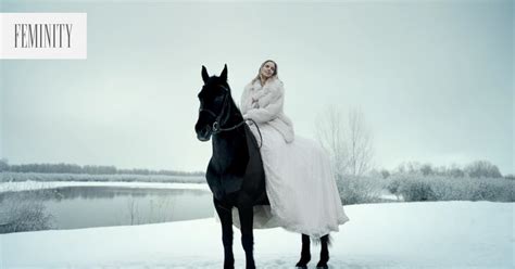 Popoluška na koni v lese