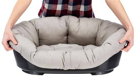 Obrázok ukazujúci dizajn Ferplast Siesta Deluxe s protišmykovými pätkami a ventilačným otvorom