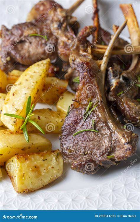 fotogaléria Grilled lamb chops and potatoes in delicious view