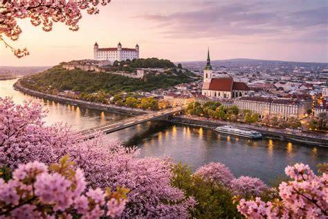 Panoráma Budapešti s mostami a Dunajom